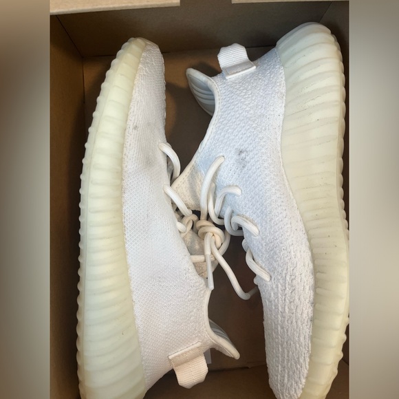 ADIDAS YEEZY BOOST 350 V2 - White - Size 7 (with box) - Picture 2 of 5
